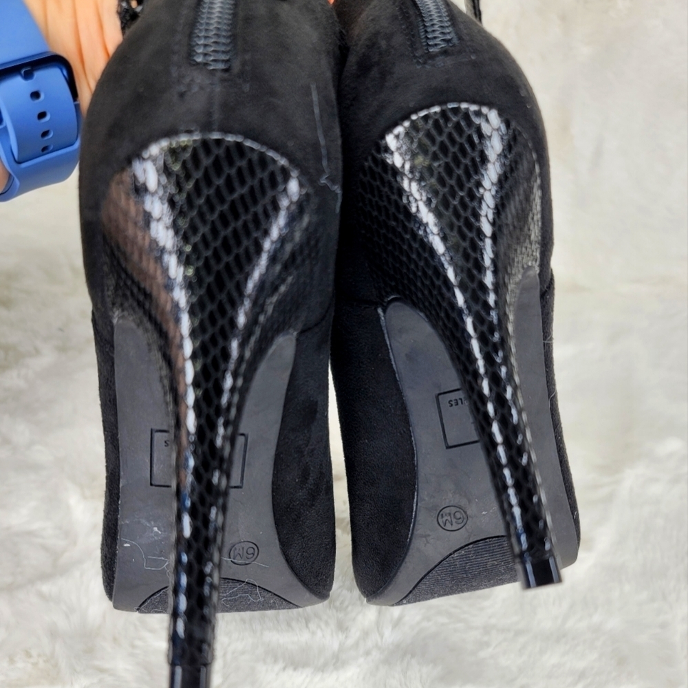 NWT Bootie peep toe heels strap snake embossed suede comfortable GBG Los Angeles